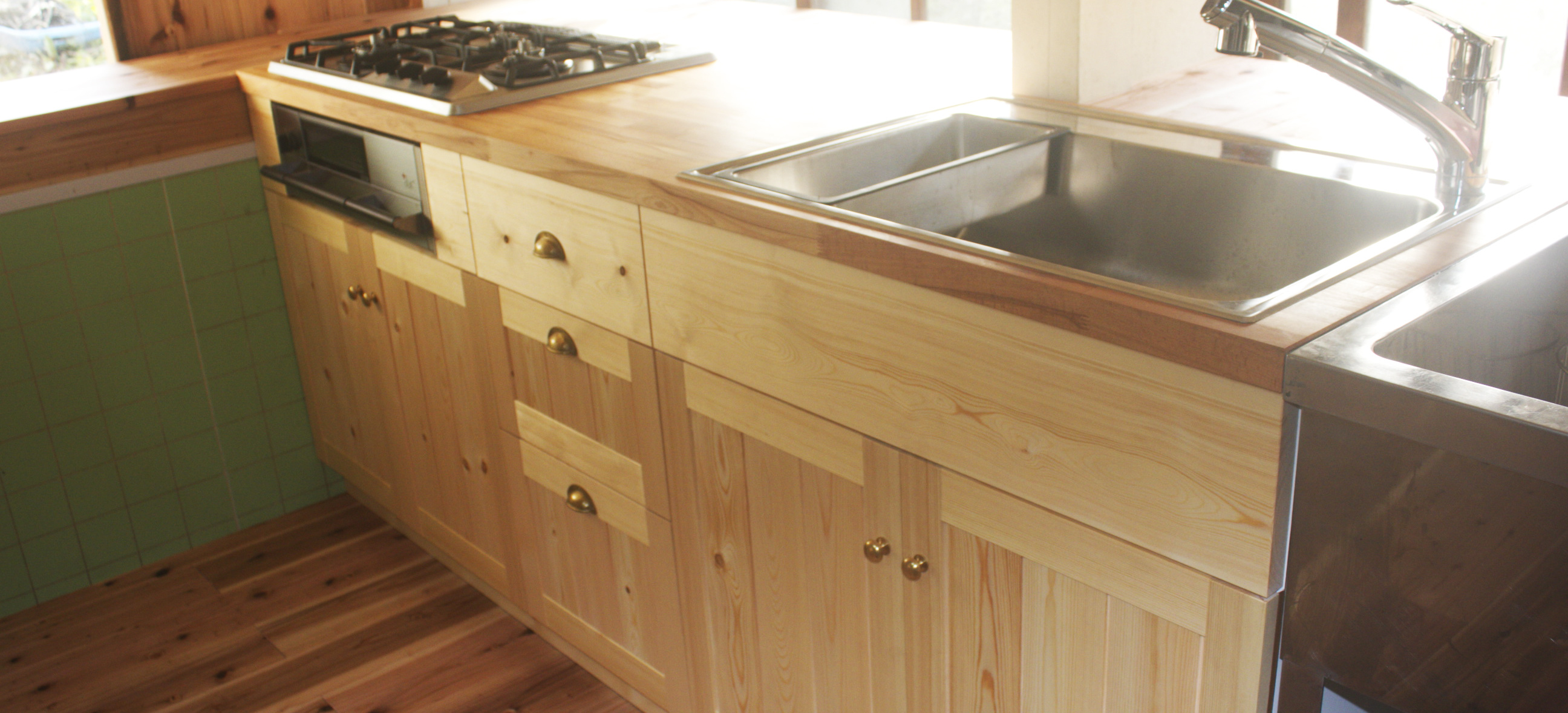 004積み重ねができる椅子